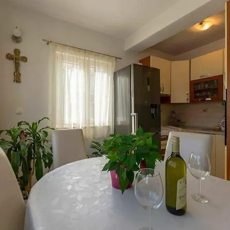 Nikolina Appartement *